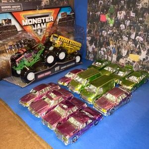 Hot Wheels Monster Jam Set - Two Monster Trucks w/ Crushable Cars, Grave Digger